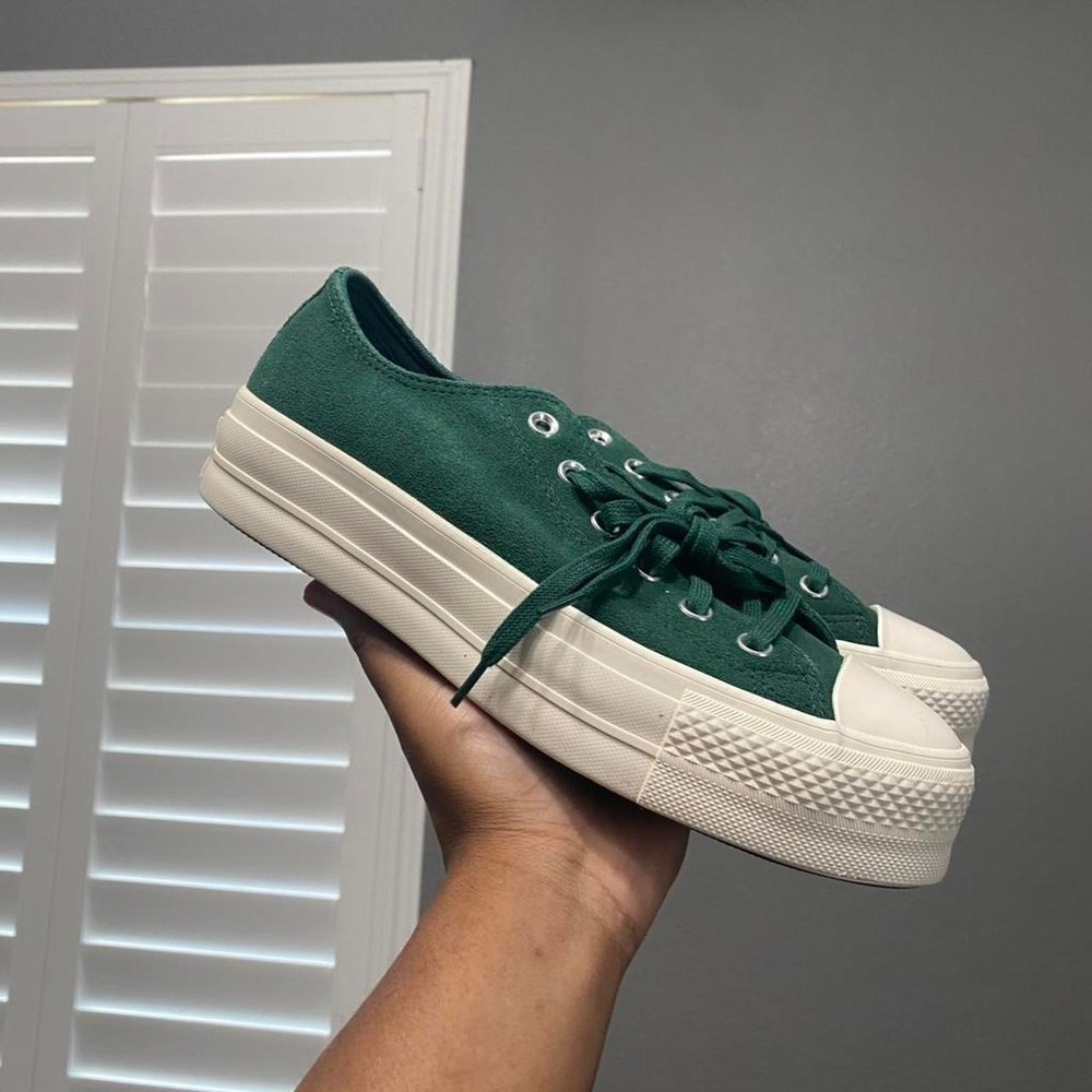 Converse green suede Chuck Taylor All Star II platform trainers Size 9 wmns